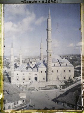 Image représentant Mosquée du Sultan Murat surnommé Uç Serefeli Camii (Mosquée aux trois galeries, 1447)