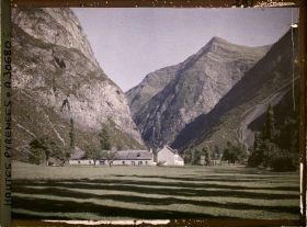 Image représentant France, Lourdes, Route de Gavarnie à St Sauveur, Petit Village au pied du Bergons