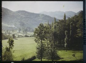 Image représentant La vallée du Lez vue vers l'amont prise de la rive gauche