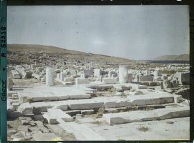 Image représentant Grèce, Delos, Les Propylées vus de l'intérieur