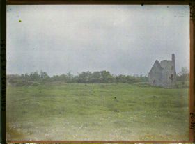 Image représentant Emplacement des murs d'enceinte du château fort de Maisy