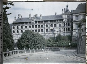 Image représentant Le château, façade des Loges, pris du côté aile François 1er