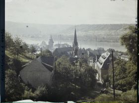 Image représentant Allemagne, Braubach, Contre jour s/ le Village et le Rhin.