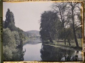 Image représentant Les bords de l'Eure, vus vers l'amont