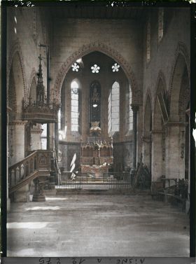 Image représentant Intérieur de l'église Saint-Waast datant du XIXe siècle