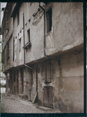 Image représentant Des maisons avec encorbellement, rue du Chapeau Rouge