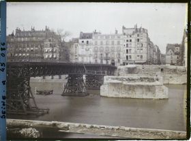 Image représentant Le quai de Béthune et le pont de la Tournelle en reconstruction
