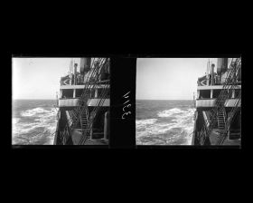 Image représentant La mer démontée vue depuis le Lützow