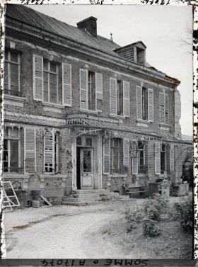 Image représentant France, Villers -Bretonneux, Maison de Mr Poiret rue d'Amiens, a servi d'Etat Major aux armées boches, Anglaises et Françaises (Poincaré, Foch, Joffre.)