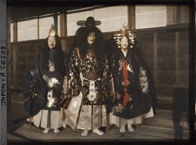 Image représentant Théâtre nô, personnages de la pièce " Ema "