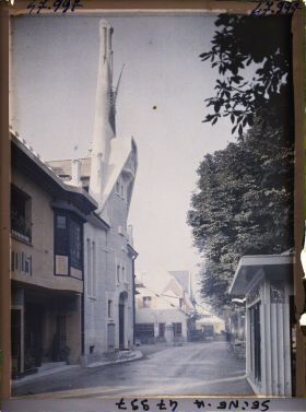 Image représentant L'Exposition des arts décoratifs, La mairie du Village français, Hector Guimard