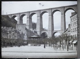 Image représentant La place Adolphe-Thiers (aujourd'hui place des Otages) et le viaduc vus de l'hôtel de ville.