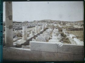 Image représentant Quartier du Hieron (sanctuaire) d'Apollon, l'avenue des Processions conduisant au Hieron (direction nord)