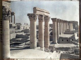 Image représentant Vestiges de colonnes sur l'esplanade du Temple de Bêl
