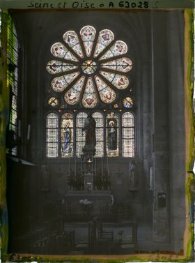 Image représentant Ile de France, Magny-en-Vexin, Intérieur de l'Eglise   Les Vitraux