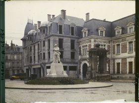 Image représentant France, Reims, Monumt aux Morts, Rond Point Langlet