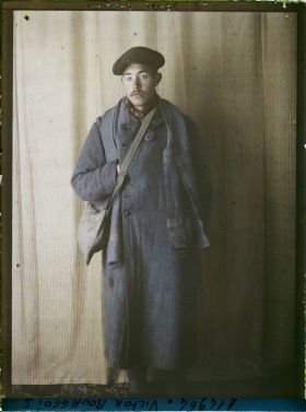 Image représentant Monsieur  https://musee-albert-kahn.s-museum.fr/home/NWQ2OTAwYzNmYjZlZTk1ZWQwODJmMjY4L2dlbmVyaWMtbm90aWNlLXRhYi9hdXRob3JpdHkvNjE3YTc5ZjVjZjhiODk2OGIzMzM3ZDIx/5d6900c3fb6ee95ed082f268/generic-notice-tab/authority/617a79ebcf8b8968b3336963 Victor Bourgeois