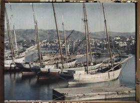 Image représentant Voiliers au port