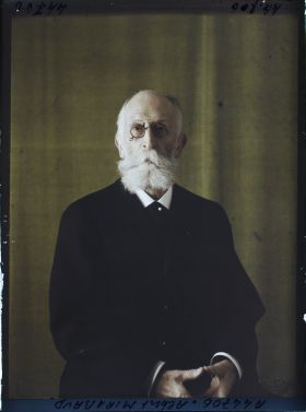 Image représentant Monsieur  https://musee-albert-kahn.s-museum.fr/home/NWQ2OTAwYzNmYjZlZTk1ZWQwODJmMjY4L2dlbmVyaWMtbm90aWNlLXRhYi9hdXRob3JpdHkvNjE3YTc5ZjVjZjhiODk2OGIzMzM3ZDIx/5d6900c3fb6ee95ed082f268/generic-notice-tab/authority/617a79ebcf8b8968b3337405 Albert Mirabaud