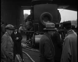 Image représentant Usines Bouillon : démonstration des extincteurs et lances d'incendie sur les quais de Seine