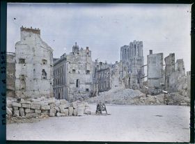 Image représentant France, Reims, Vue prise depuis le marché vers la Cathédrale