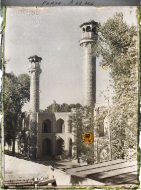 Image représentant Porte et minarets, face ouest de la mosquée Sepahsalar (Madreseh e Motahari)