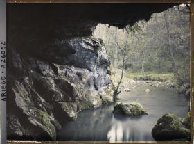 Image représentant L'orifice de la grotte du Tuc d'Audoubert vu de l'intérieur