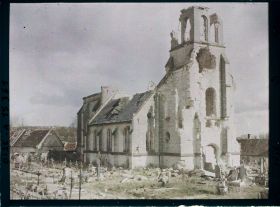 Image représentant France, Chevincourt, Guerre L'Eglise de Chevincourt (vue extérieure) voir les photos prises en 1915, avant la destruction qui date de 1918