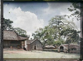 Image représentant Une vue partielle de la pagode Thay dite également de la "Félicité céleste" (Thien Phuc), située au pied du récif calcaire Sai-so'n
