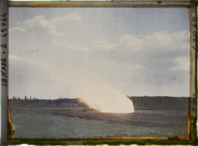 Image représentant Canada, Foot Hills Turner Valley, Puits Royalite 4, flamme du gaz en trop, qui est brûlé