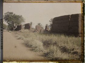 Image représentant Mur d'enceinte du palais privé (tata) de  null Guézo