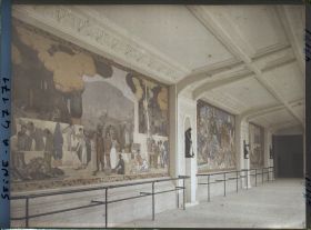 Image représentant L'Exposition des arts décoratifs, la Cour des métiers, Charles Plumet, Panneaux de Rapin, Marret et Guillonnet