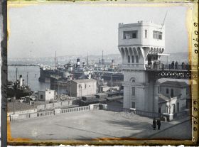 Image représentant Le port et les grands ascenseurs