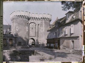Image représentant La porte Guillaume vue depuis la rue du même nom