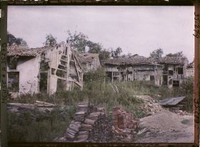 Image représentant France, La Chalade, Ruines sur les hauteurs du Village