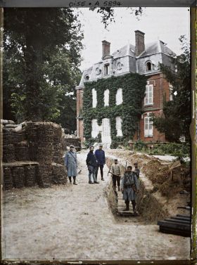 Image représentant France, Conchy-les-Pots, Les Château des loges à 80 m des lignes allemandes & servant aux 2 à tour de rôle (d'où vient sa conservation)