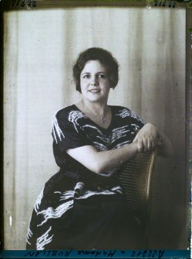 Image représentant https://musee-albert-kahn.s-museum.fr/home/NWQ2OTAwYzNmYjZlZTk1ZWQwODJmMjY4L2dlbmVyaWMtbm90aWNlLXRhYi9hdXRob3JpdHkvNjE3YTc5ZjVjZjhiODk2OGIzMzM3ZDIx/5d6900c3fb6ee95ed082f268/generic-notice-tab/authority/617a79ebcf8b8968b333770d Madame Rubscan