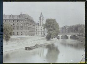 Image représentant La préfecture de police et le pont Saint-Michel depuis le Pont-Neuf
