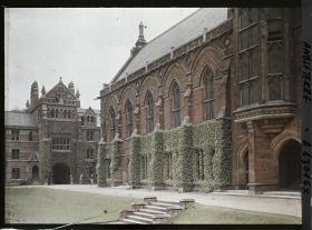 Image représentant Le côté Est du Kebb College