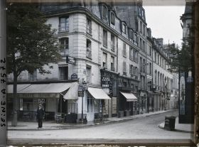 Image représentant L'angle de la rue du Bac et du boulevard Saint-Germain