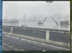 Image représentant La Seine en crue au pont de Grenelle