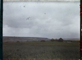 Image représentant France, Carency, Aspect du sol pris du moulin Topart vers l'Eperon de Souchez