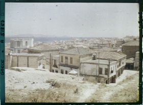 Image représentant Quartier en bord de mer, (vue depuis La Canée). Au fond, l'Ile Standia (actuelle Ile Dia)