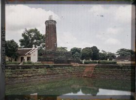 Image représentant La tour et les bassins de la Citadelle de Son Tay