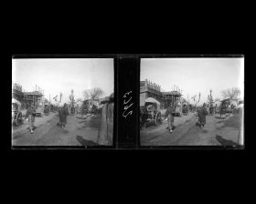 Image représentant Deshengmen dajie ("avenue de la Porte des Vertus Triomphantes"), dans la ville tartare ouest