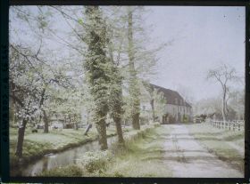 Image représentant Chemin de la ferme de " Canon "