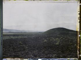 Image représentant Le grand tell (colline artificielle de ruines) de la capitale de Sargon II (722-705 av. J.-C.)