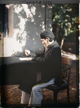 Image représentant Un lettré écrivant