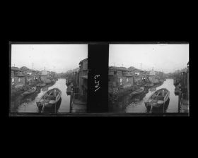 Image représentant Embarcations sur un canal dans un quartier d'habitation de la baie de Tokyo