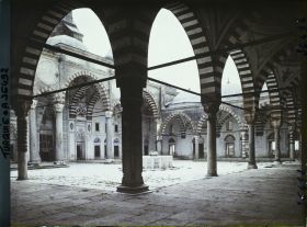 Image représentant Selimiye Camii (Grande Mosquée) : la cour d'entrée